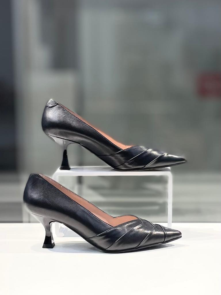 Стильные женские туфли черного цвета "Paoletti" в Алматы. Кожаная женская обувь. - фото 1 - id-p112405277