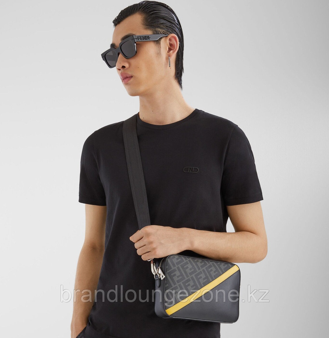 Мужские солнцезащитные очки Fendi Fendigraphy , прозрачный ацетат золотистого цвета - фото 5 - id-p112418294