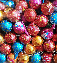 Шоколадные новогодние шарики с рисунком 1кг