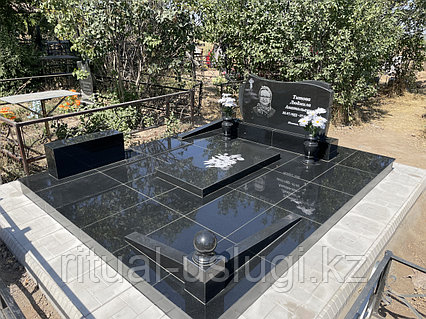 Гранитный комплекс из черного гранита, фото 1