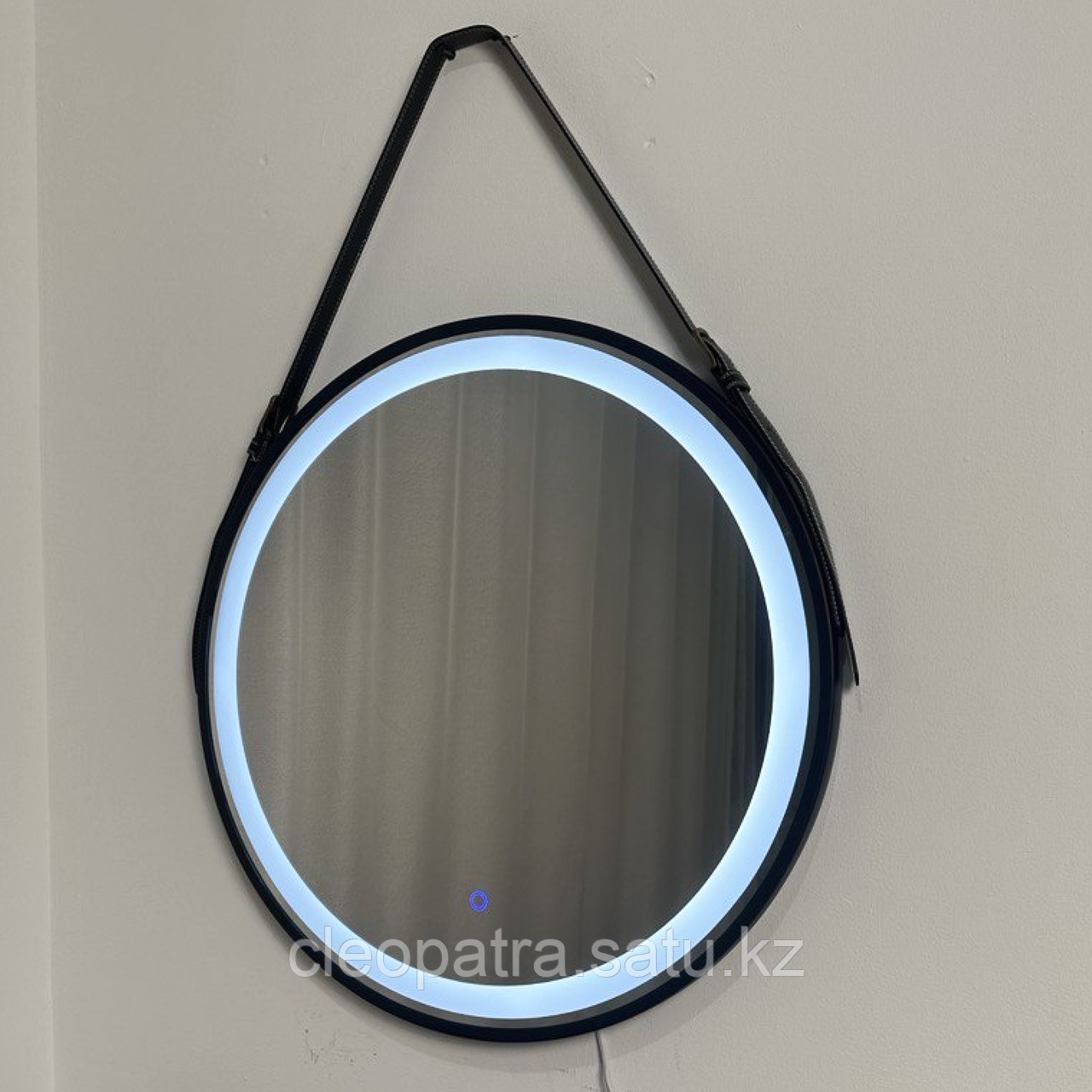 Круглое зеркало 700 мм с подсветкой черное с ремешком