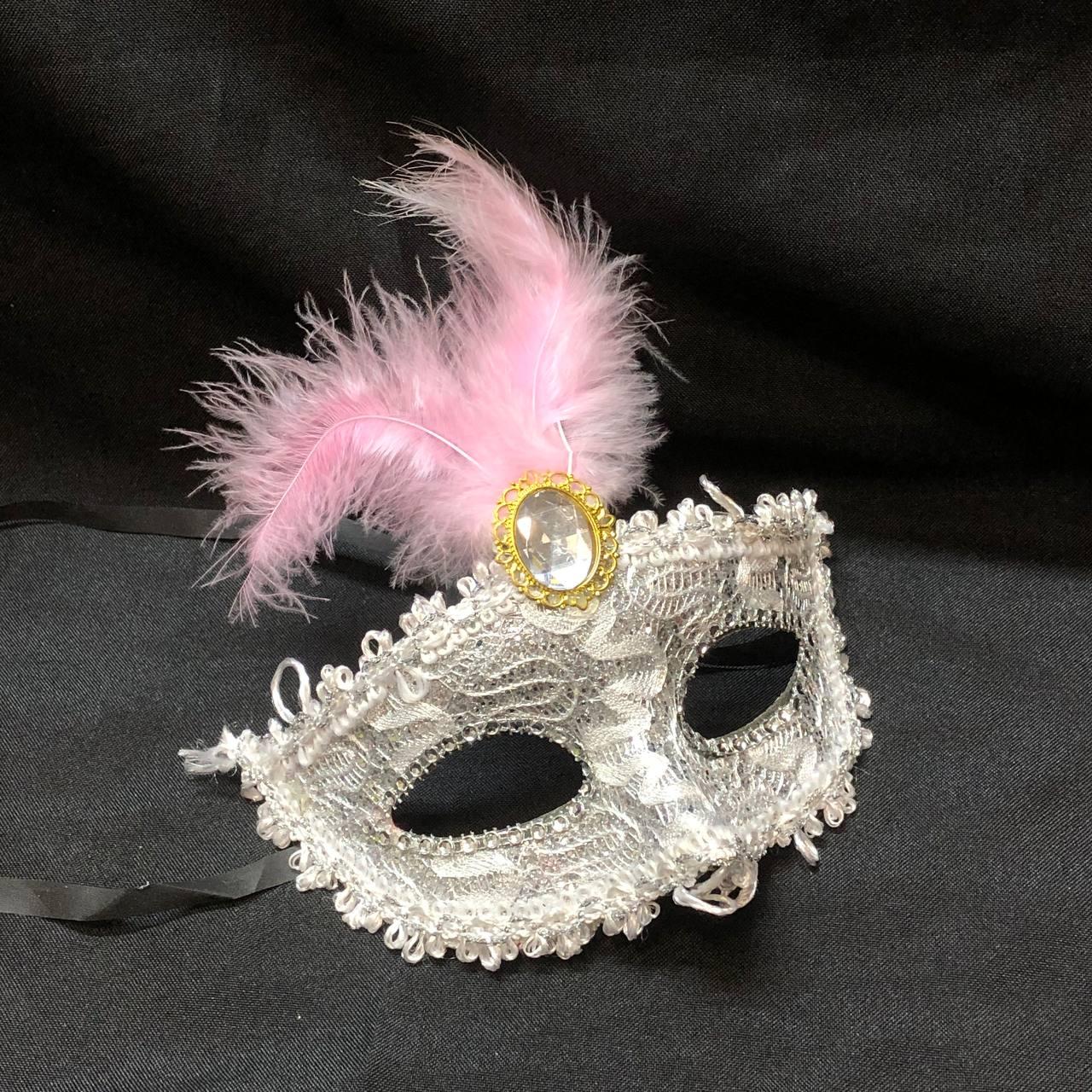 Венецианская маска Коломбина кружевная с перьями серебряная