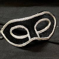 Венецианская маска Коломбина бархатная черная с серебряной конвой