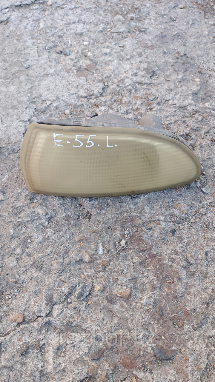 Поворотник левый передний Mitsubishi Galant E55.