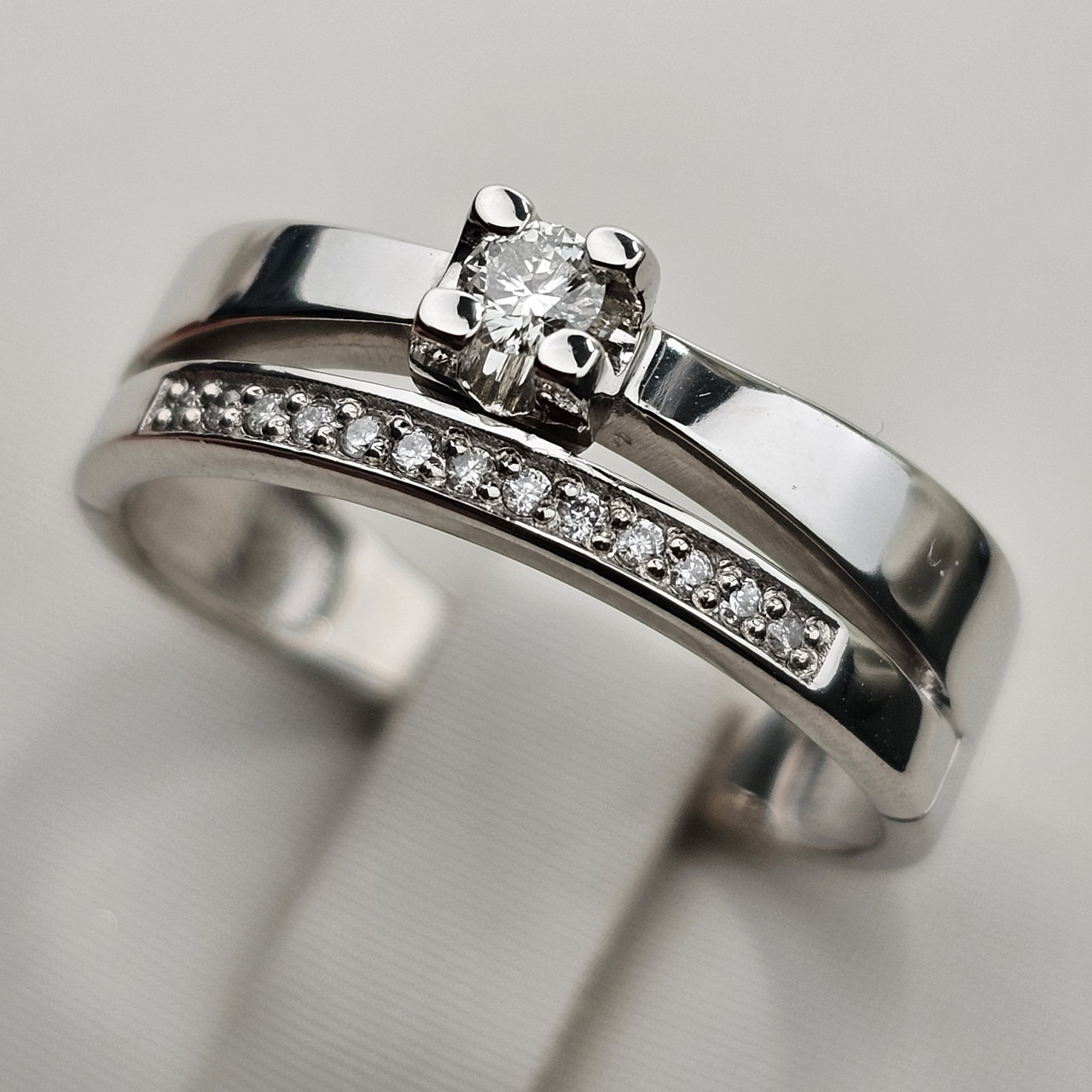 Золотое кольцо с бриллиантами 0.149 Сt SI1/J, VG-cut 18 размер