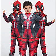 Бұлшық еттері бар "Дэдпул" (Deadpool) карнавалдық костюмі.