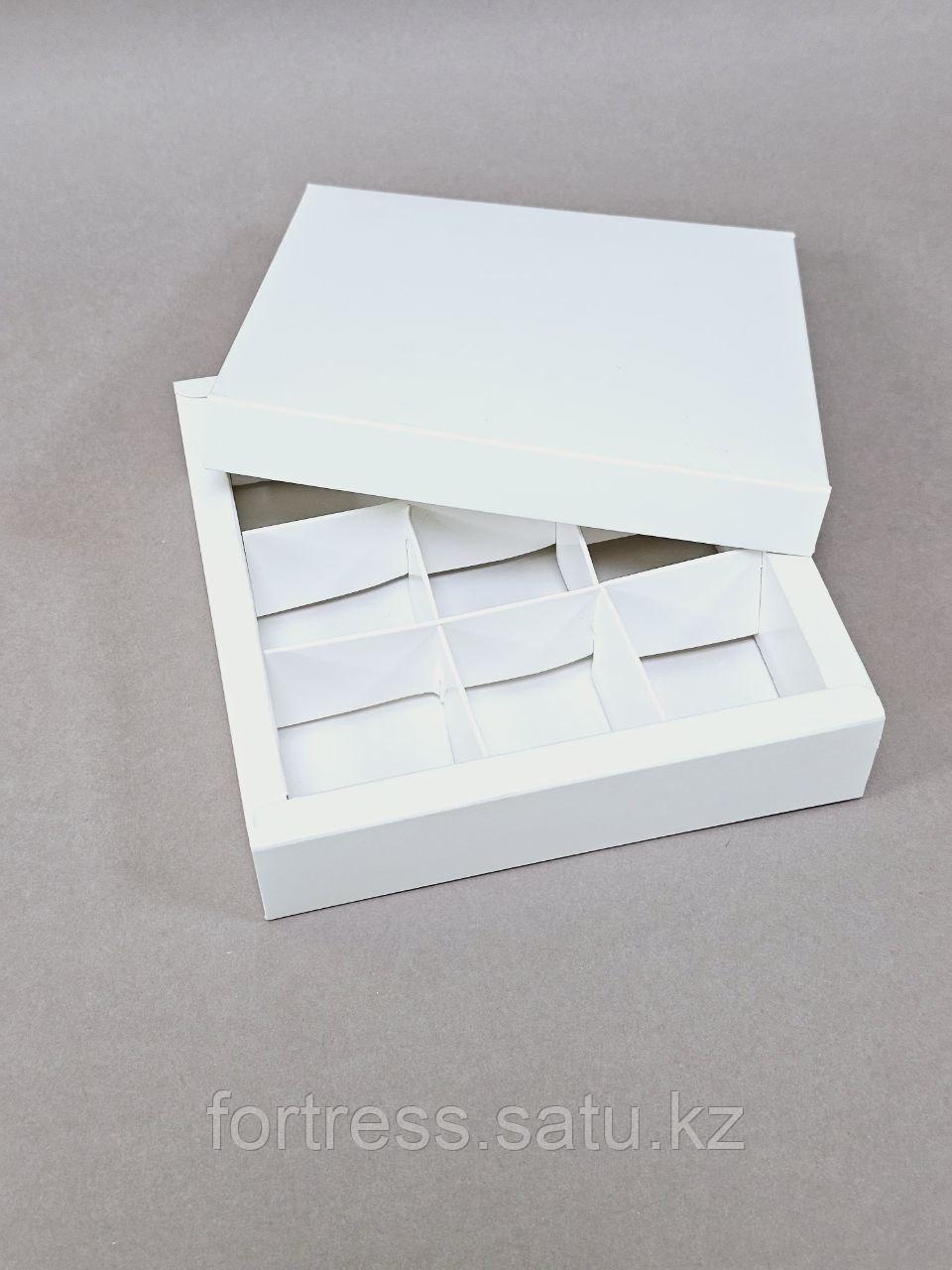 Коробка крышка+дно внешний размер 15*15*3,5см с ячейками 9шт белая( 13*13*3,5)внутренний размер