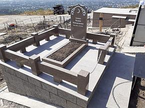 Мусульманская могила на кладбище, фото 2