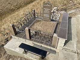 Мусульманская могила на кладбище