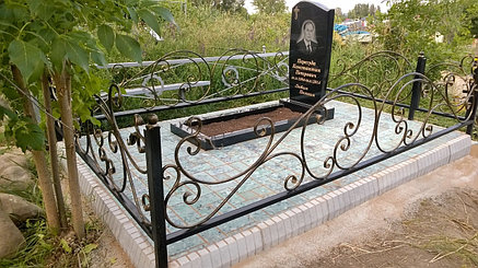 Тротуарная плитка на кладбище, фото 1