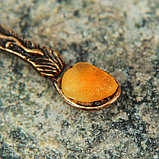Сувенир кошельковый "Ложка загребушка", с натуральным янтарем, фото 2