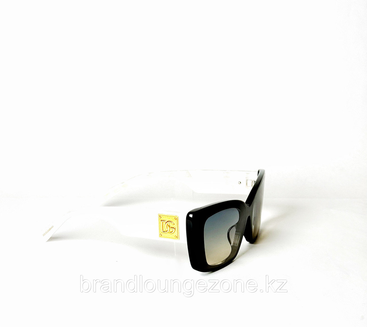 Женские очки Dolce Gabbana, черного цвета, душки белого цвета - фото 1 - id-p112723904