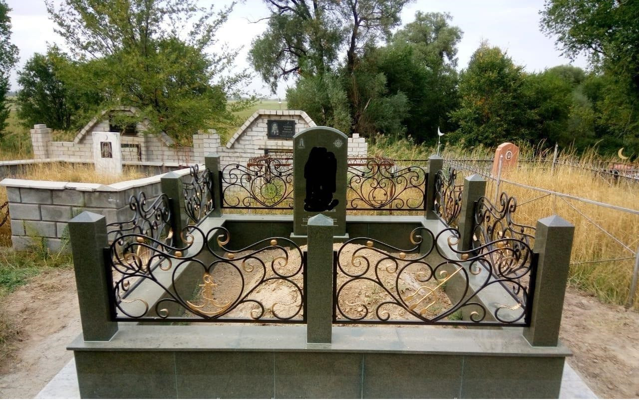 Мусульманские могилы на кладбище - фото 2 - id-p37293730