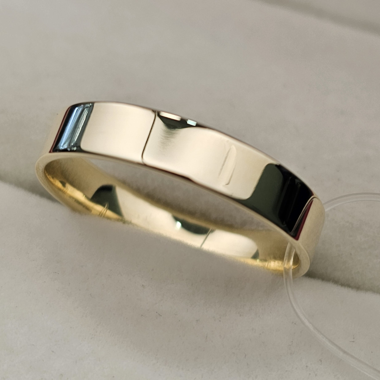Обручальное кольцо 2.84 гр, 585 проба, 18р/4мм - фото 1 - id-p112813247