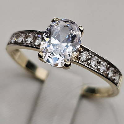 Золотое кольцо фианит ж/з 2,41 г.  585 проба, 19 размер