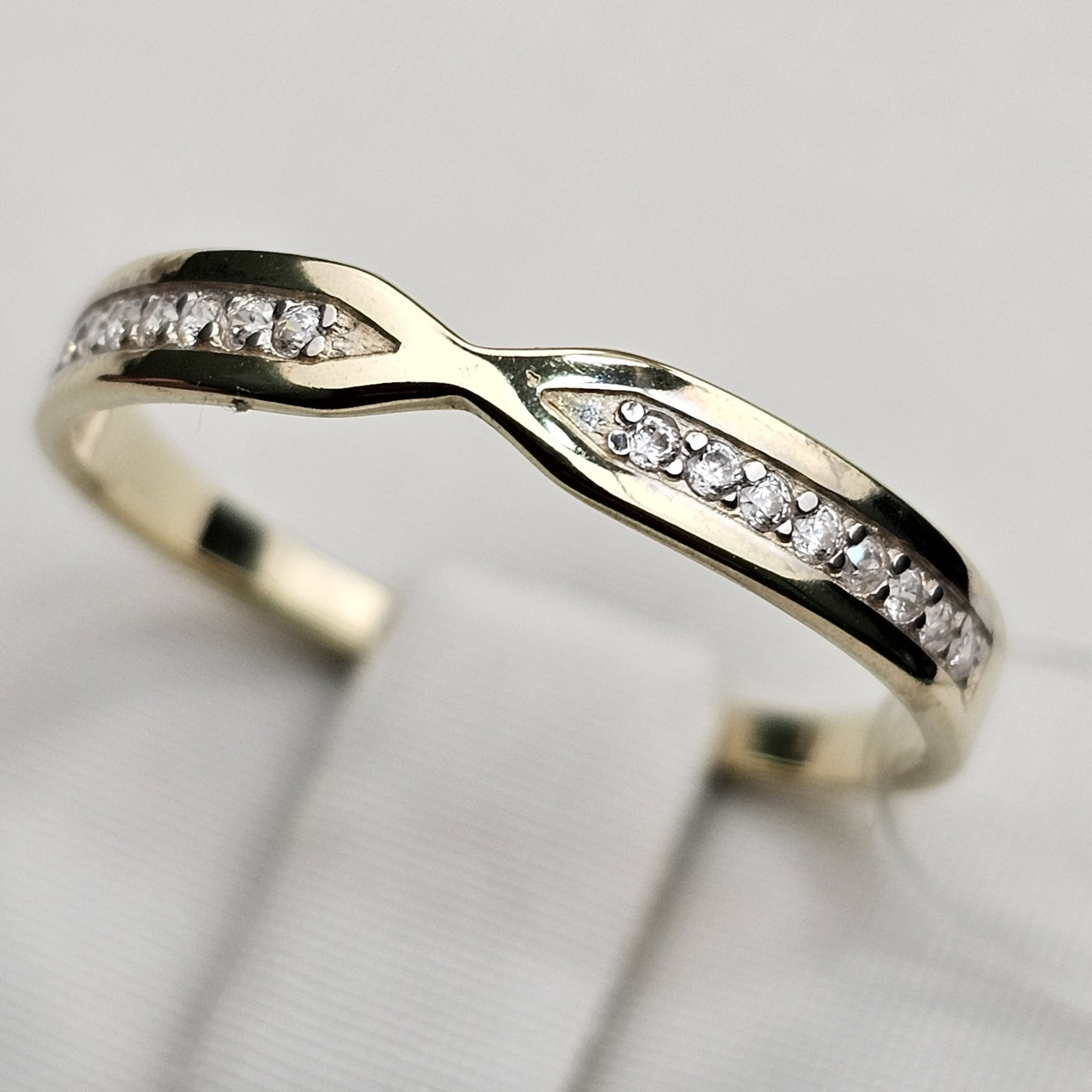 Золотое кольцо фианит ж/з 1,02 г. 585 проба, 16,5 размер - фото 1 - id-p112815514