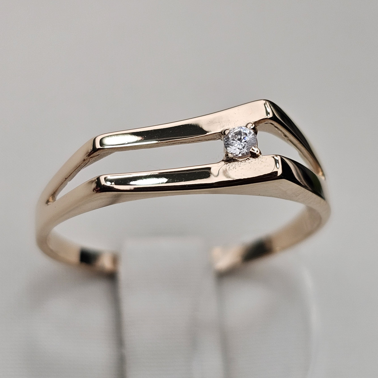 Золотое кольцо фианит к/з 1,72 г. 585 проба, 18,5 размер - фото 1 - id-p112815808
