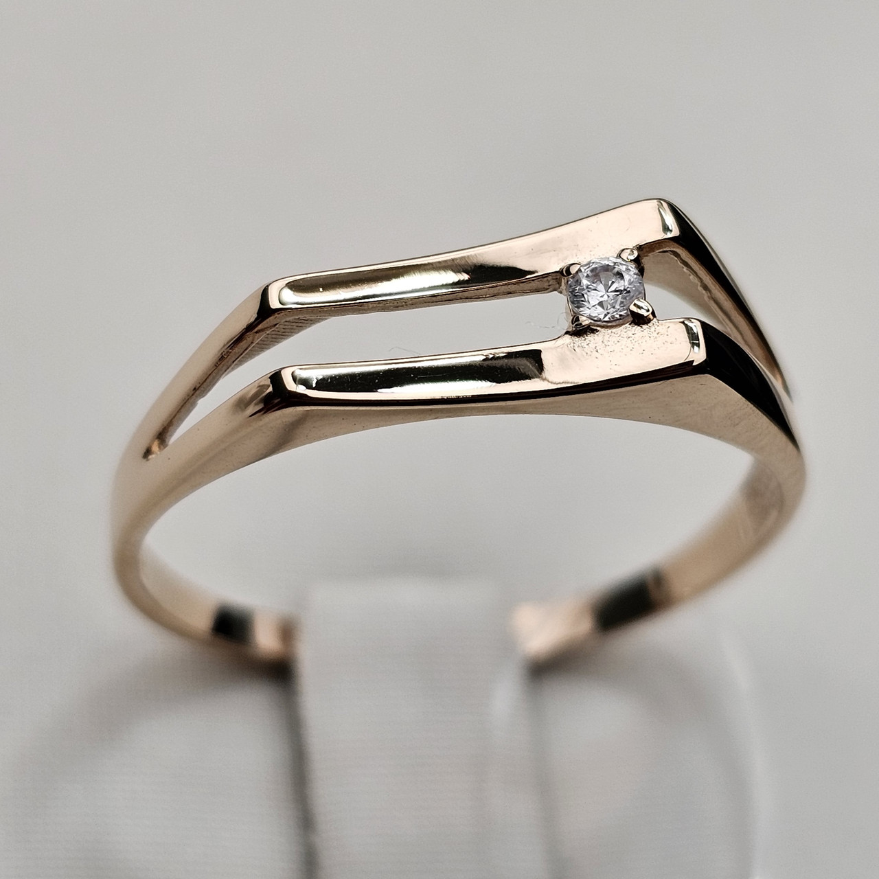 Золотое кольцо фианит к/з 1,72 г. 585 проба, 18,5 размер - фото 9 - id-p112815808