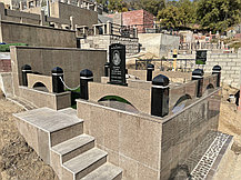 Памятники, оградки из гранита на кладбище, фото 2