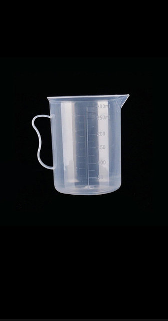 Порно: Кәрі шлюха көпшіліктің спермасын жейді