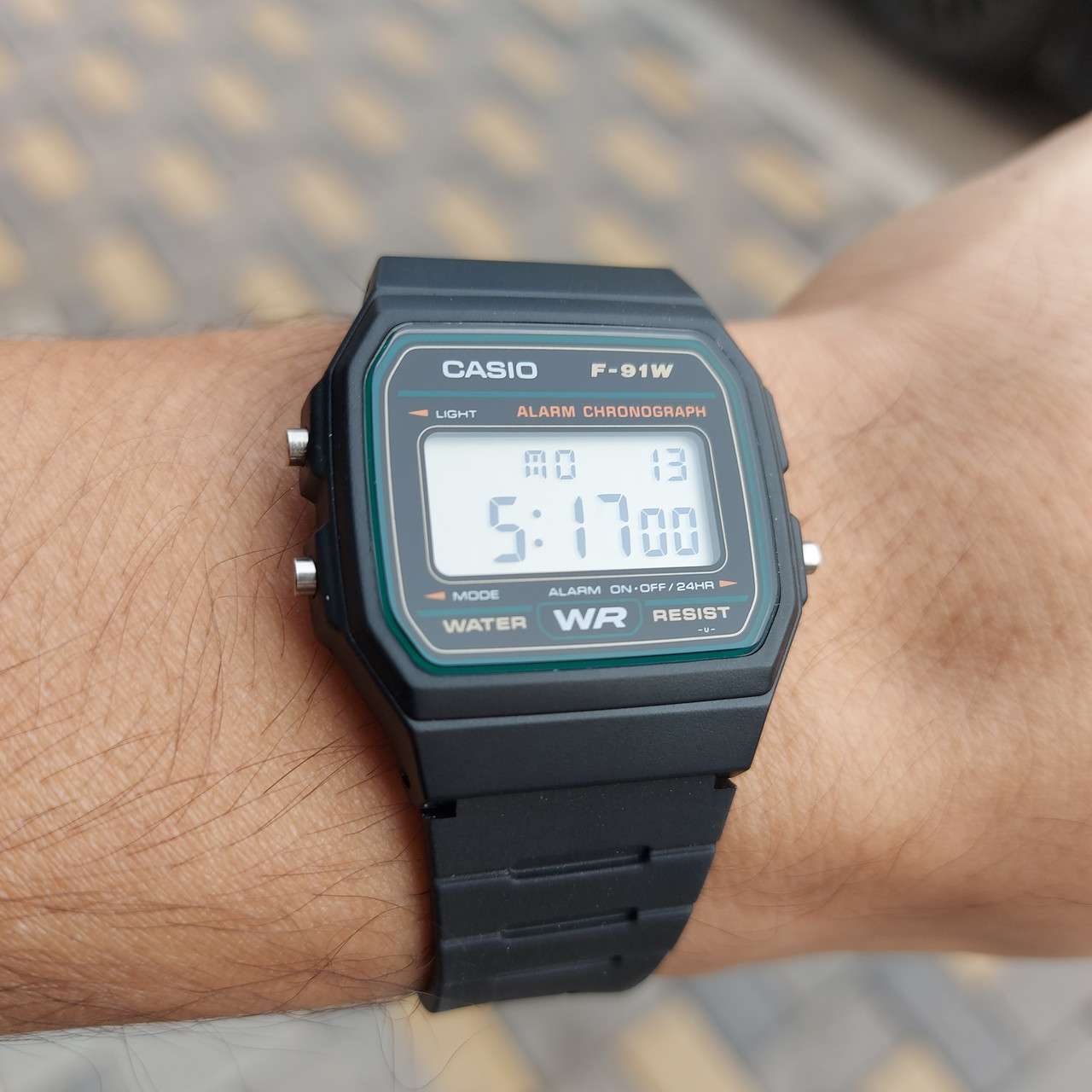 Электронные наручные часы Casio F-91W-3DG. Япония Оригинал. Классика. Монтана. Винтажные часы. Подарок. - фото 2 - id-p94498690