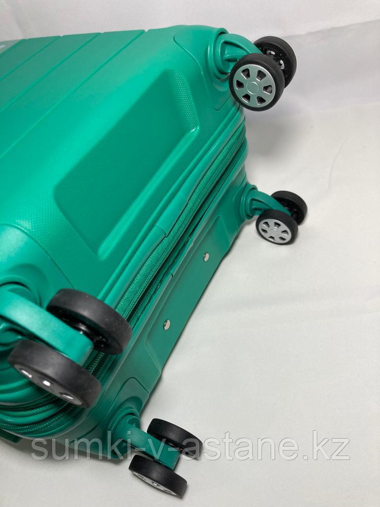 Большой пластиковый дорожный чемодан на 4-х колёсах "Travel Car". Высота 76 см, ширина 49 см,глубина 32(37) см - фото 7 - id-p112944048