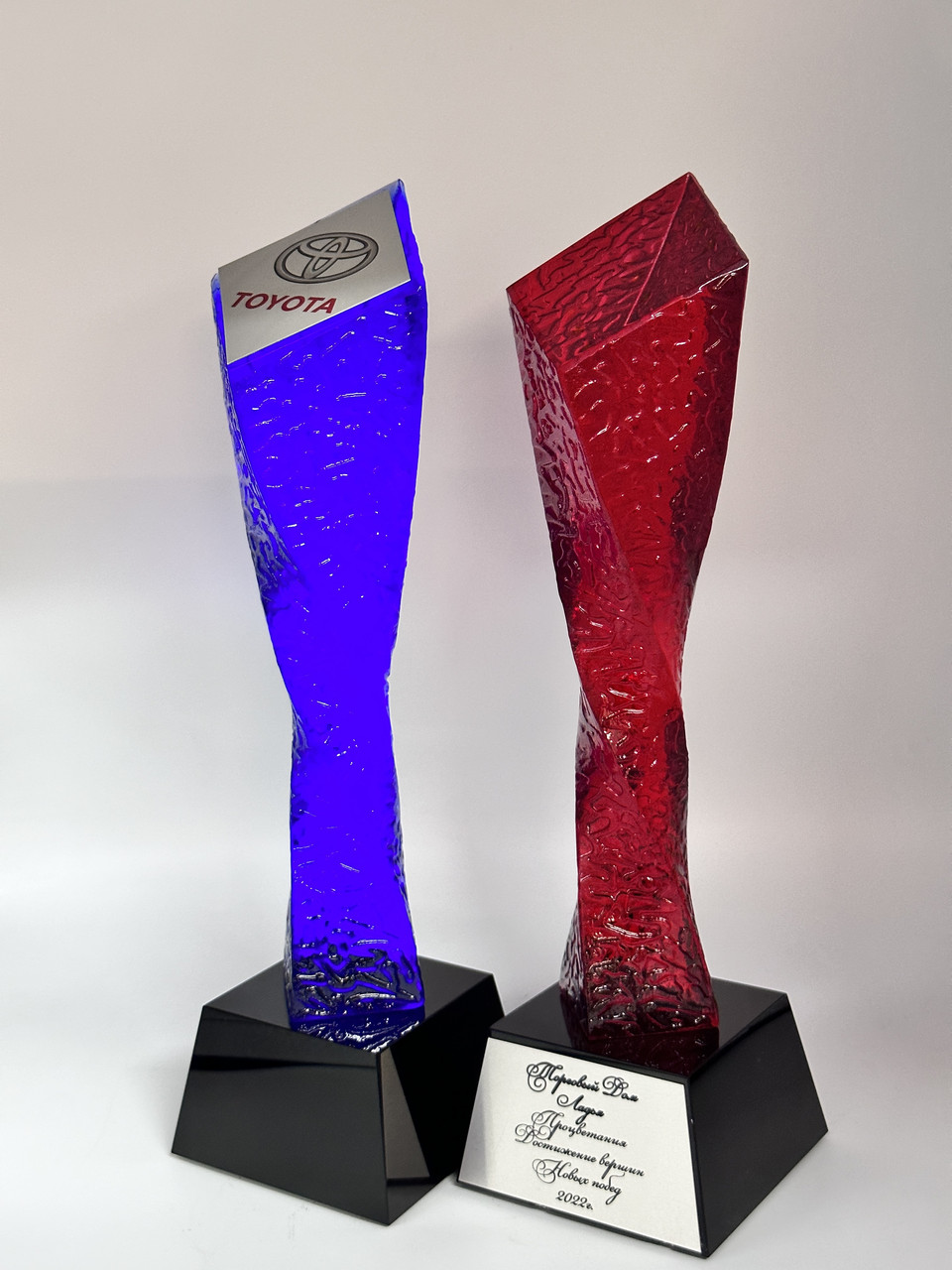 Статуэтка из стекла (синяя, красная): продажа, цена в Алматы ...