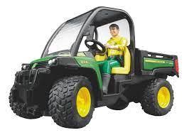 Брудер Мини-самосвал John Deere Gator XUV 855D с фигуркой водителя