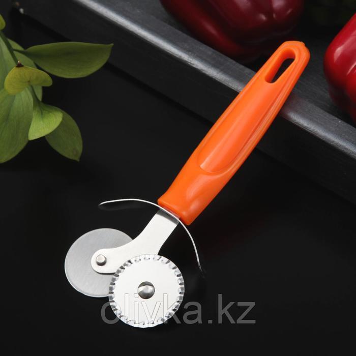 Нож для пиццы и теста Доляна «Оранж», 17 см, 2 лезвия, цвет оранжевый - фото 1 - id-p113242426