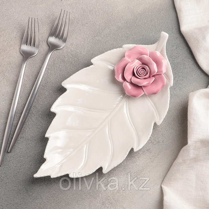 Блюдо керамическое сервировочное «Лист с розой», 27×14×4,5 см, цвет бело-розовый - фото 2 - id-p113254340