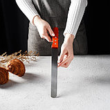 Нож для бисквита крупные зубцы, рабочая поверхность 25 см, деревянная ручка, толщина лезвия 1 мм, фото 7