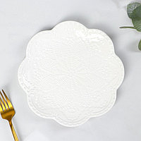 Тарелка фарфоровая обеденная Доляна «Сьюзен», d=20,5 см, цвет белый
