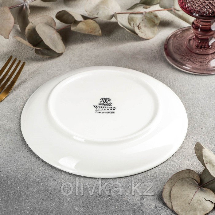 Тарелка фарфоровая пирожковая с утолщённым краем Wilmax Olivia Pro, d=15 см, цвет белый - фото 4 - id-p113244640