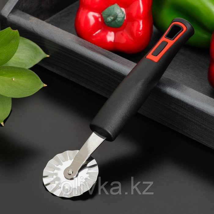 Нож для пиццы Доляна «Чили», 18,5 см, цвет чёрный - фото 1 - id-p113252046