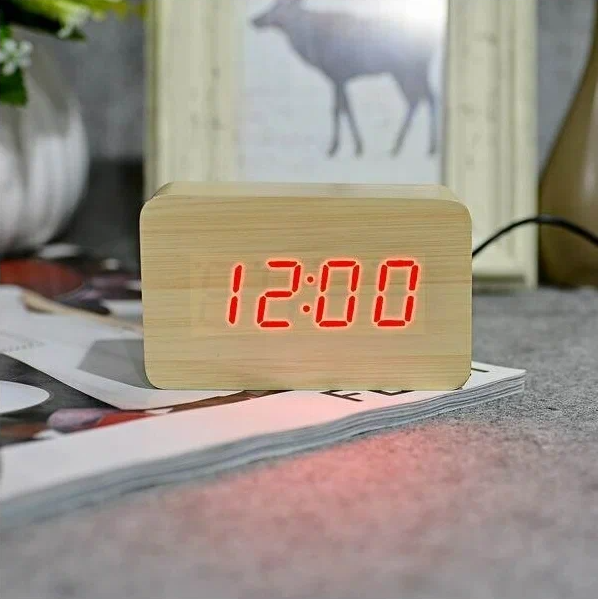 Настольные цифровые часы с будильником от сети и электрические с календарем под дерево 1292R в ассортименте, фото 1