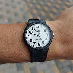 Кварцевые наручные часы Casio MQ-24-7B2LDF. Оригинальные. Легкие. Япония. Подарок.