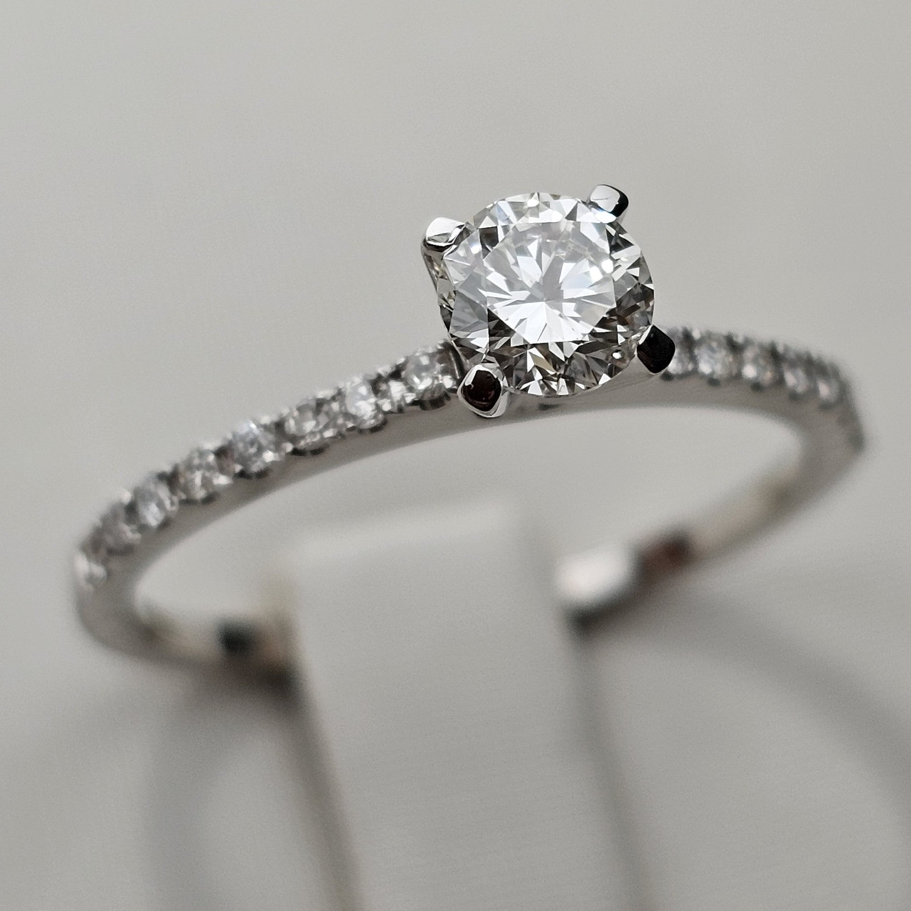 Золотое кольцо 17р с бриллиантами 0,38CT VS1/H VG-Cut, 0,15Ct VS1/G VG-Cut