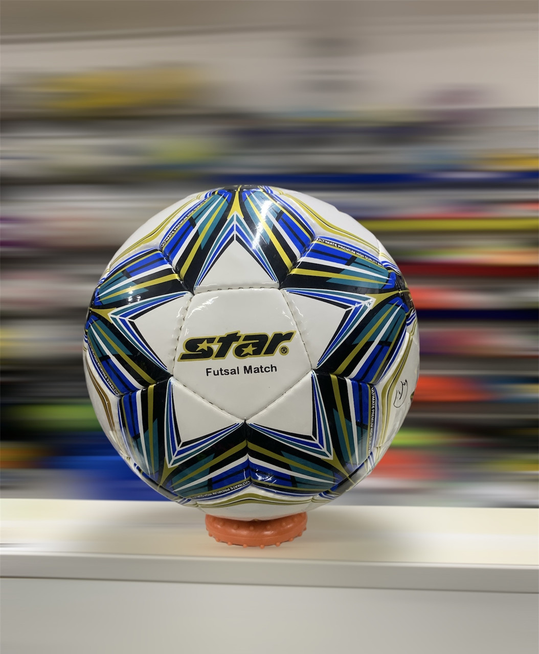 Футбольный мяч дорогой