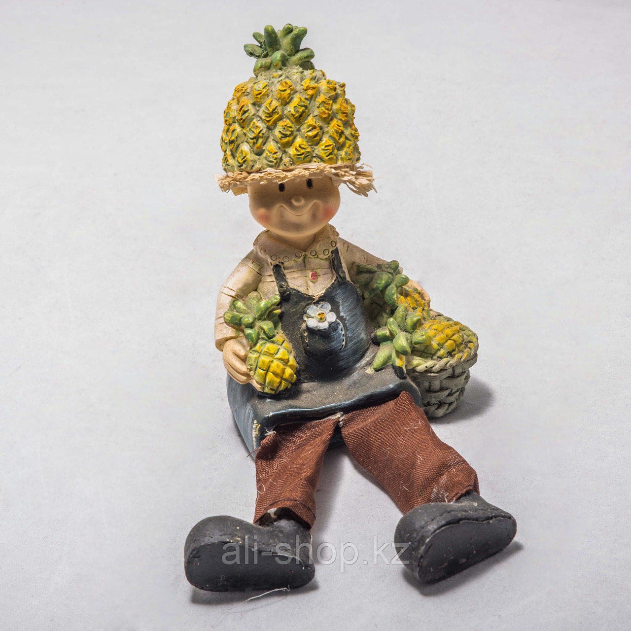 Украшение для дома "Мальчик с ананасами" (10см) - фото 1 - id-p113457838