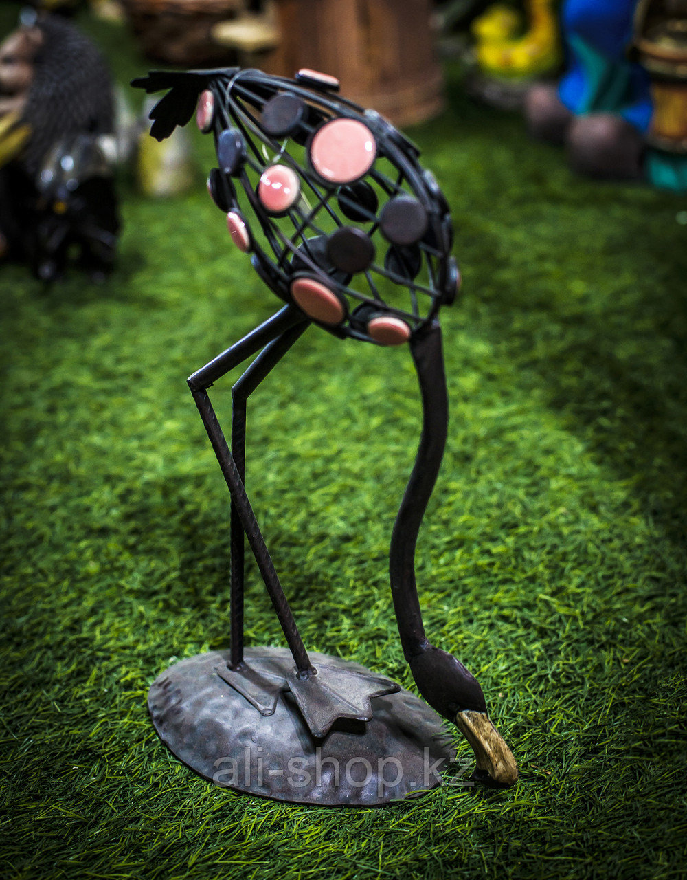Декоративная садовая фигурка "Фламинго с опущенной головой" (черная), 40см - фото 1 - id-p113460690
