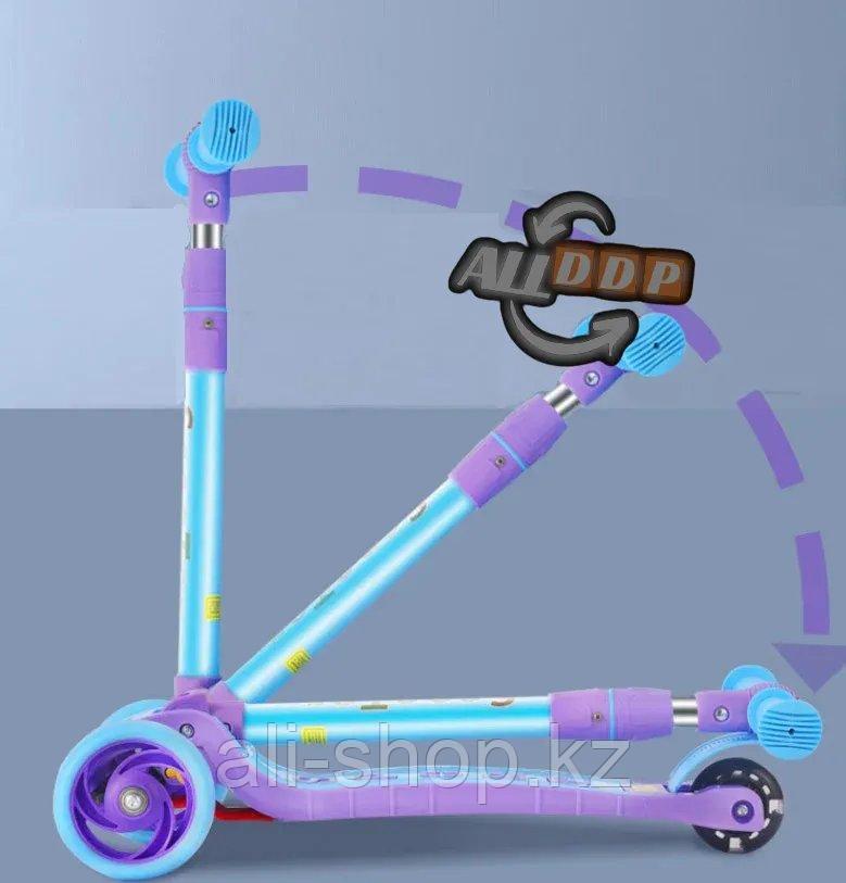Детский самокат трехколесный складной с LED подсветкой колес с регулируемой ручкой Sport scooter голубой - фото 5 - id-p113469525