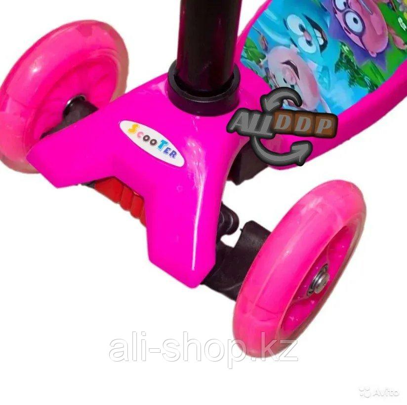 Детский самокат Смешарики с LED подсветкой колес (четырехколесный самокат смешарики) розовый - фото 4 - id-p113469548