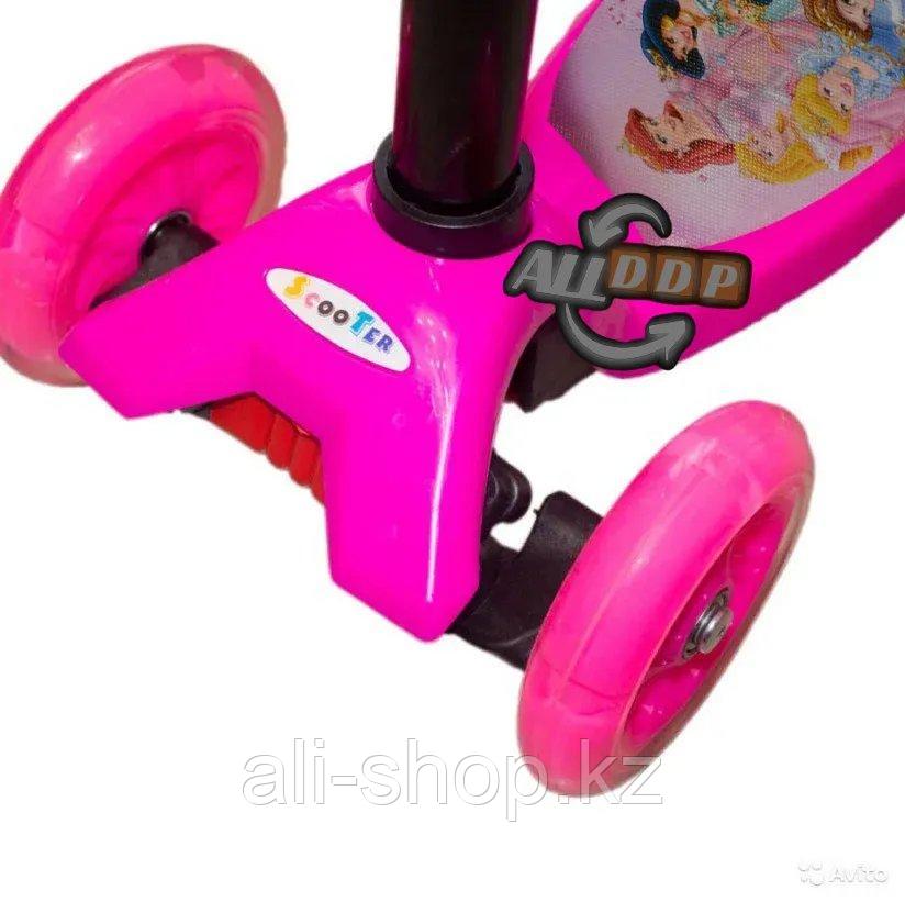 Детский самокат Disneny princes с LED подсветкой колес (четырехколесный самокат принцессы) розовый - фото 3 - id-p113469554