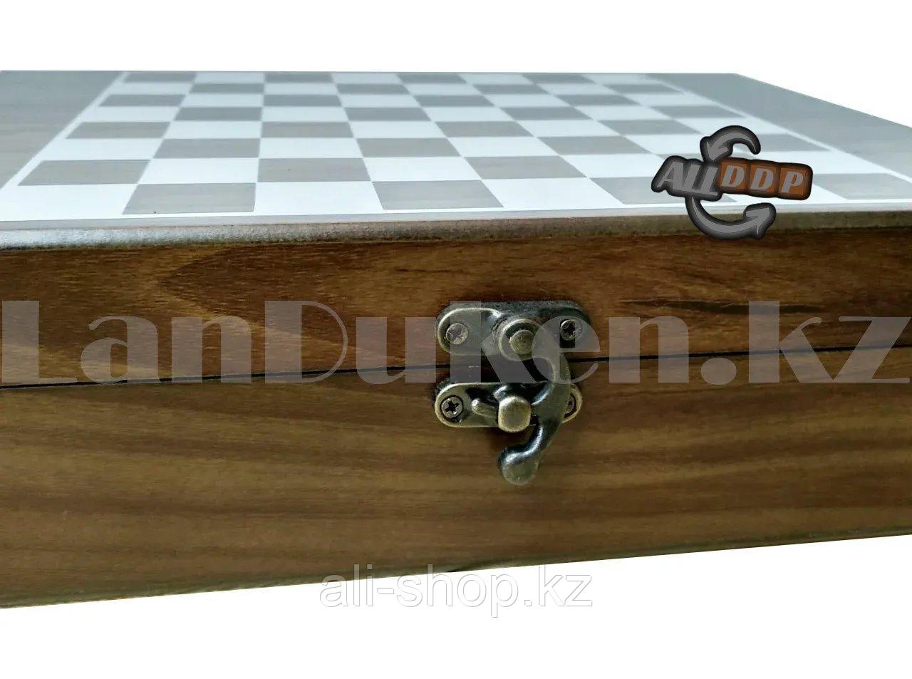 Подарочный набор Шахматы и Покера 2в1 100 фишек с номиналом 2 колоды карт 5 игральных костей 25,5х25,5см №6119 - фото 10 - id-p113469634