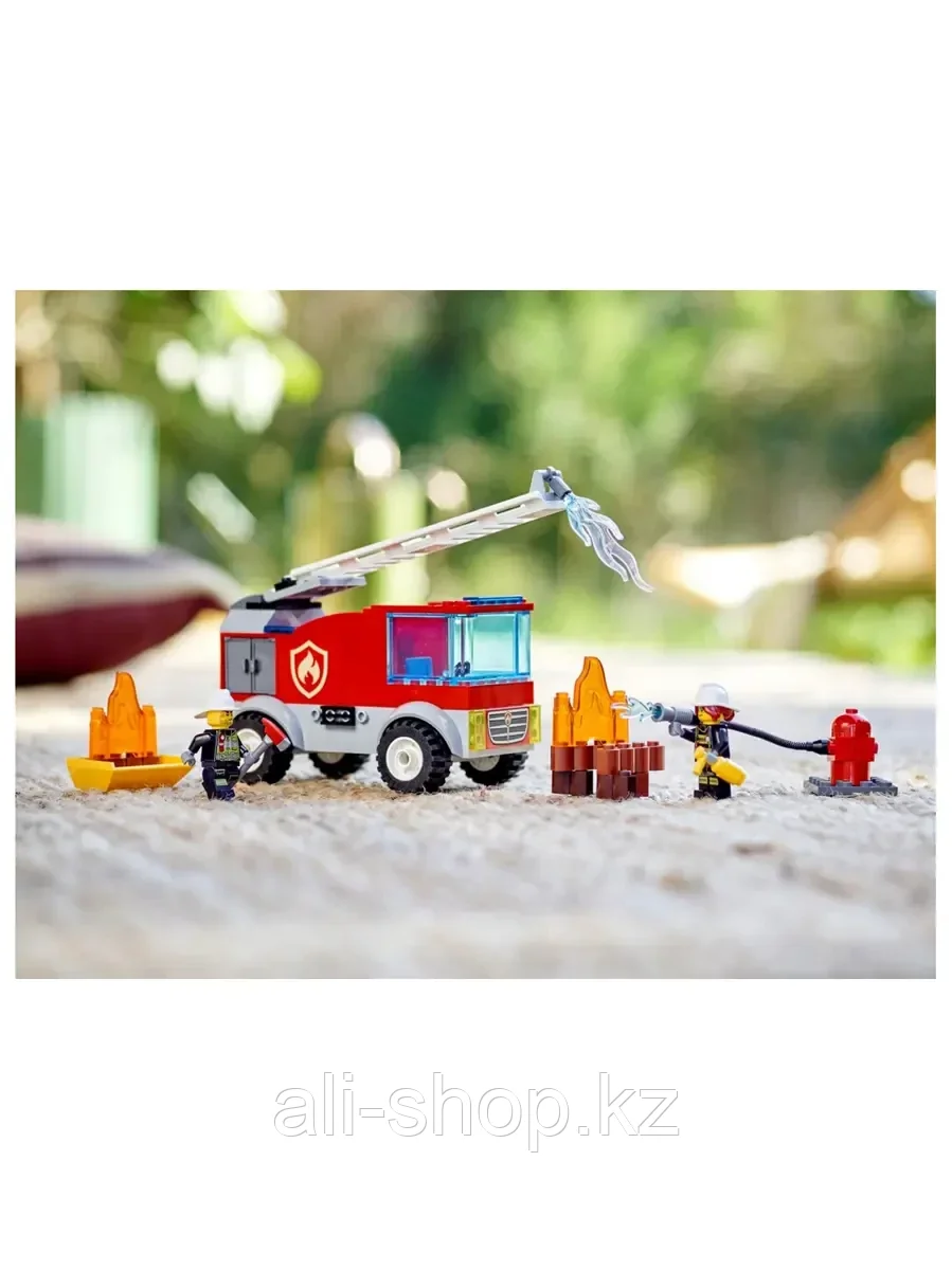 Конструктор Пожарная машина с лестницей 88 дет. 60280 LEGO City Fire - фото 6 - id-p113491586