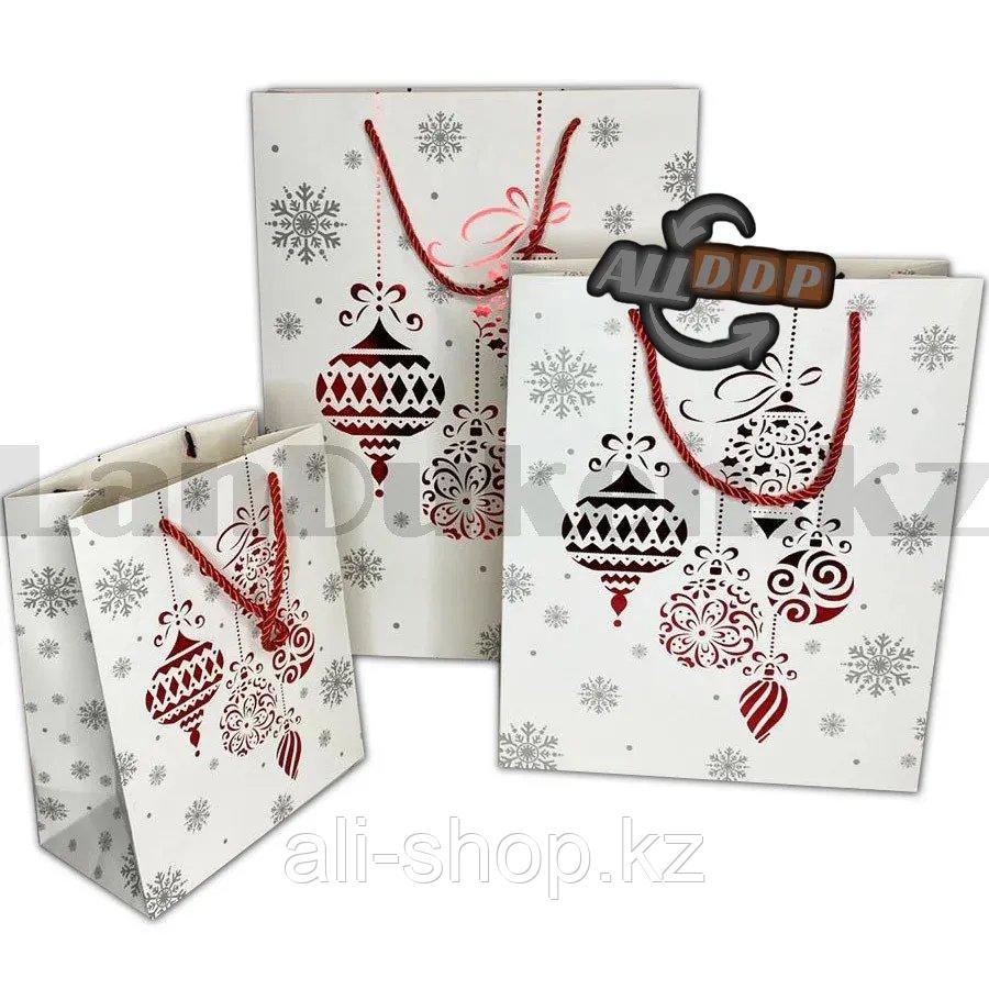 Пакет подарочный L(30х41) в новогодней тематике белый цвет с игрушками - фото 3 - id-p113496922