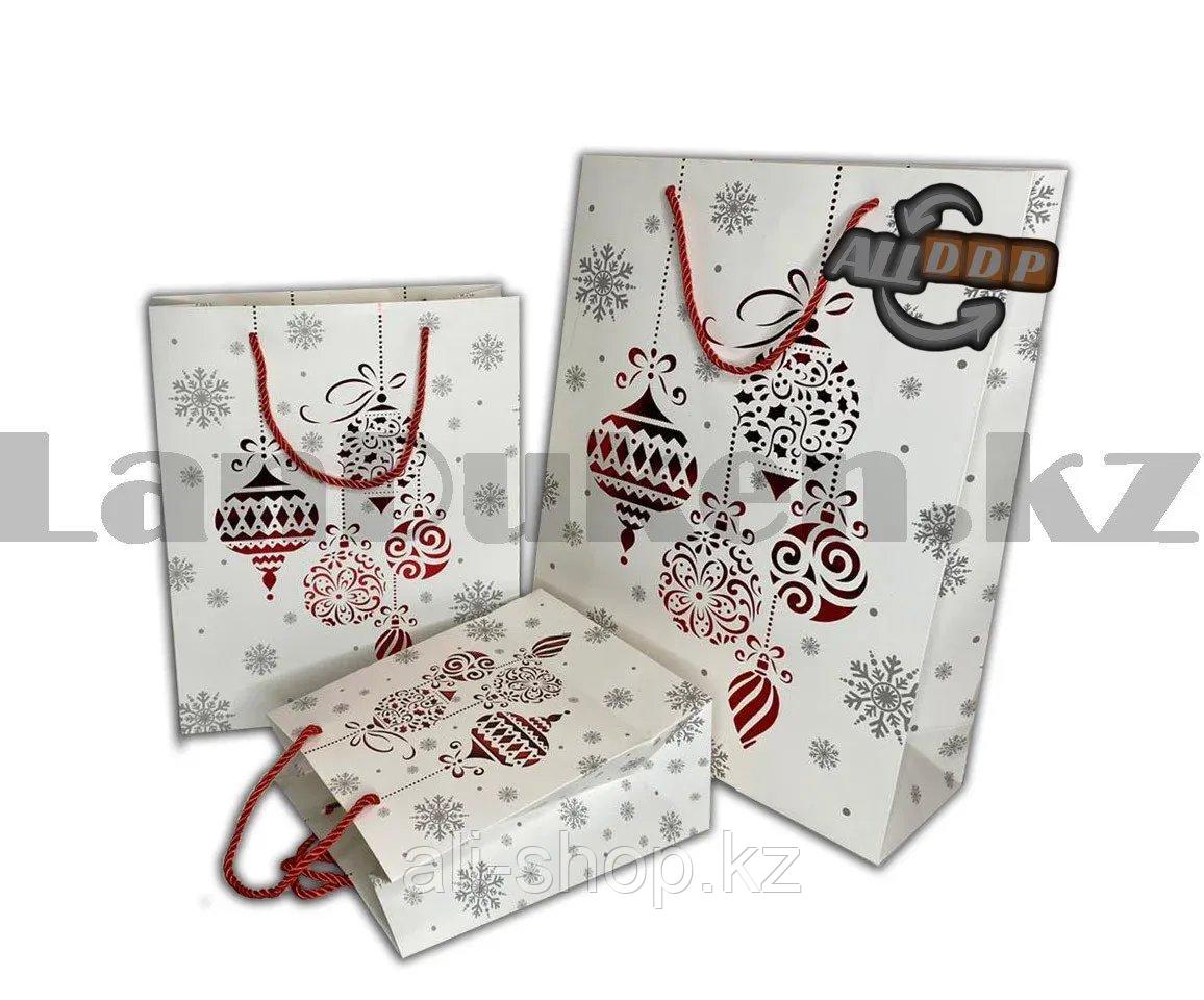 Пакет подарочный L(30х41) в новогодней тематике белый цвет с игрушками - фото 4 - id-p113496922