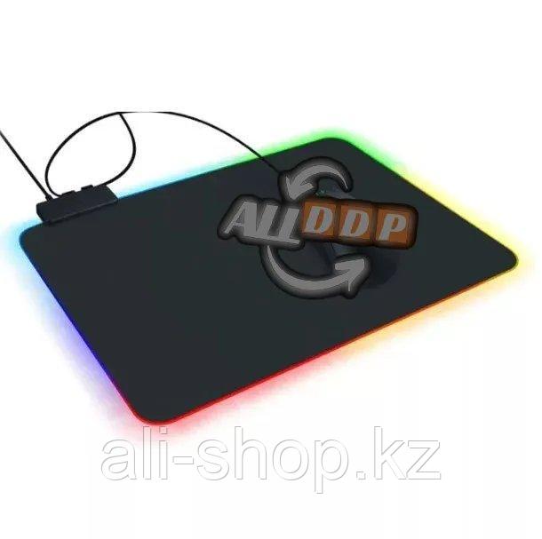 Коврик для для мышки клавиатуры и компьютеров игровой с RGB подсветкой 35х26 см Rasure lights черный - фото 1 - id-p113497291