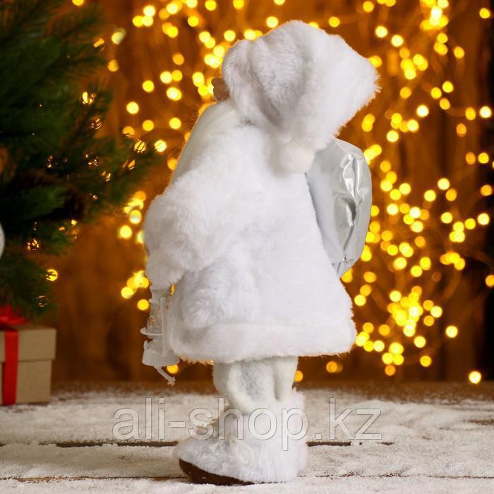 Дед Мороз "В белой шубке, с фонариком и подарками" 30 см - фото 2 - id-p113501324