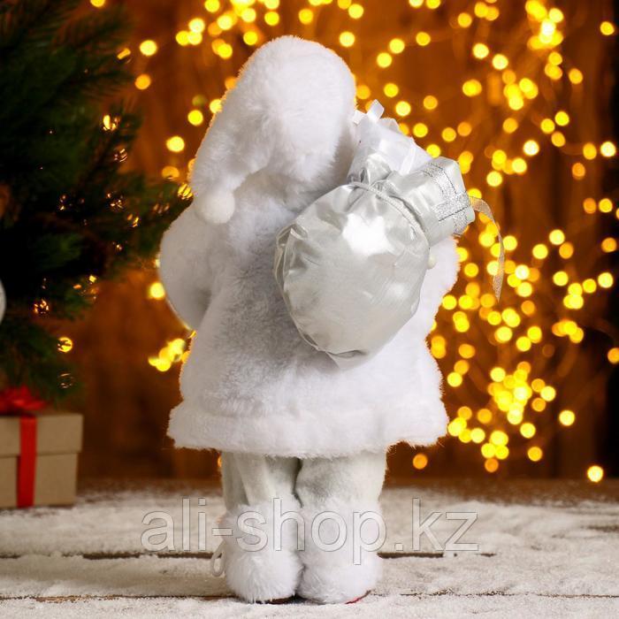 Дед Мороз "В белой шубке, с фонариком и подарками" 30 см - фото 3 - id-p113501324